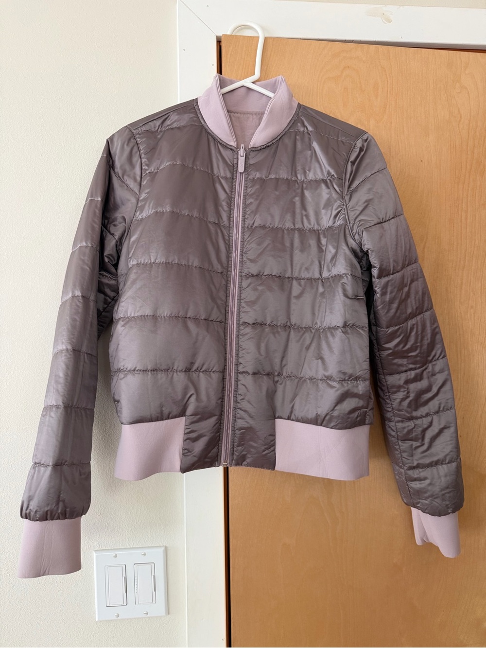Women's Lightweight Puffer Bomber Jacket in Mauve Lululemon